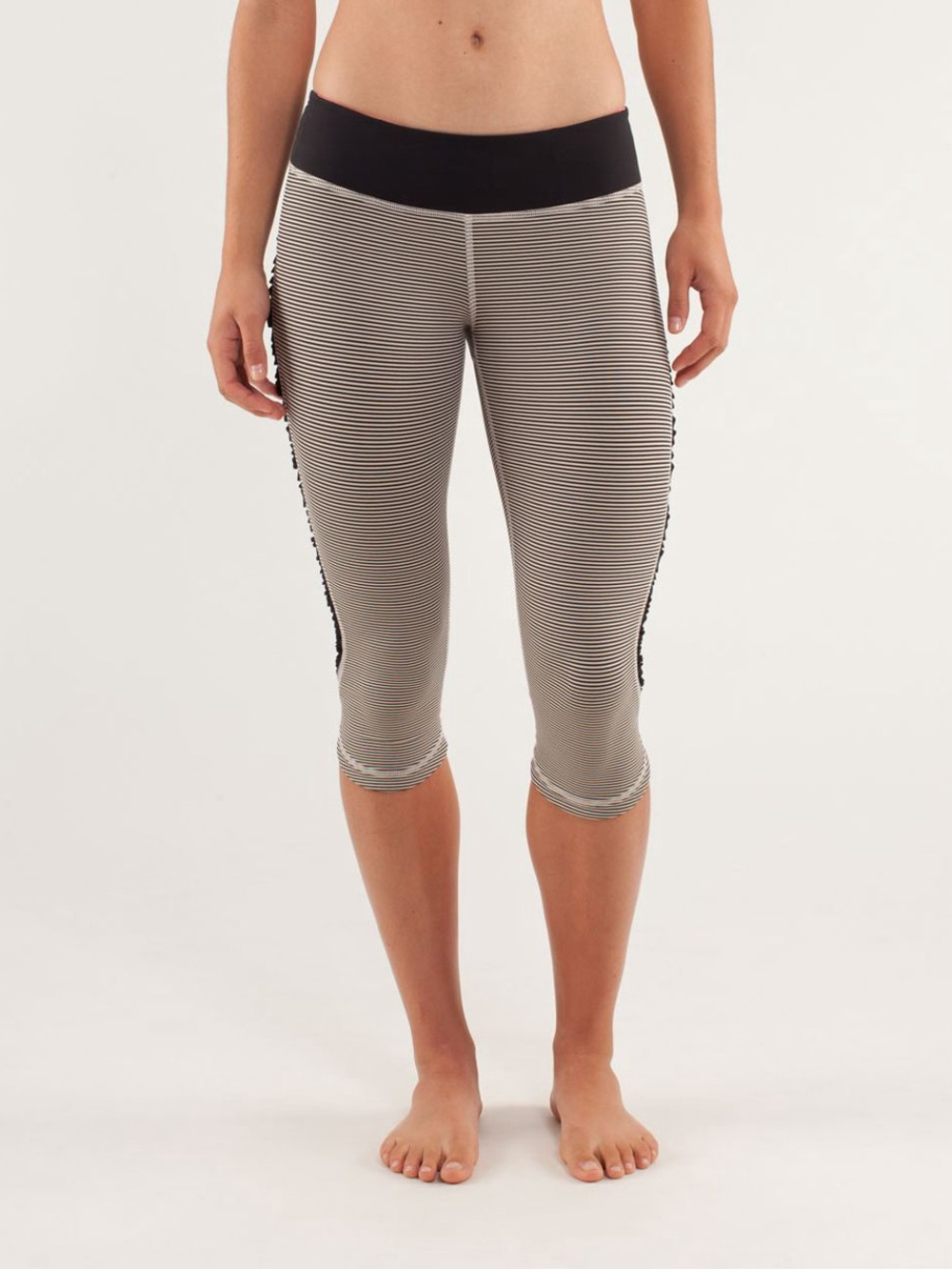 Lululemon Run: Fast And Free Crop
Tonka Stripe Cashew / Black / Flare Size: 8